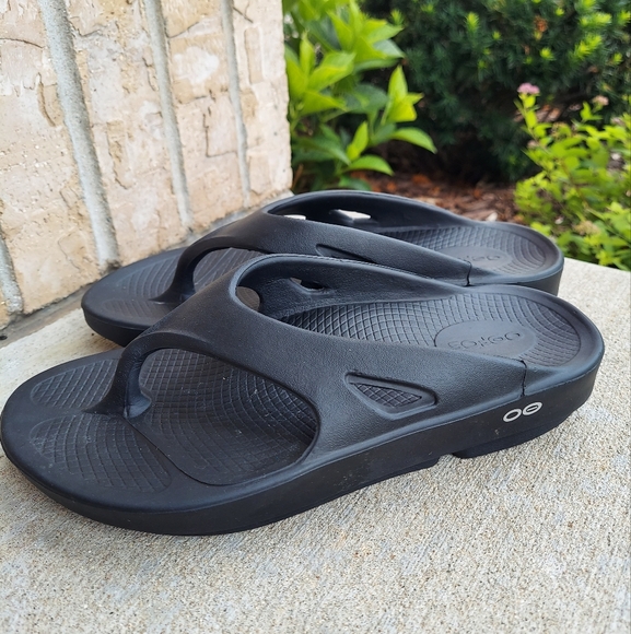 OOFOS Black Recovery Sandals Women's Size 8. EU 39 - Picture 1 of 7